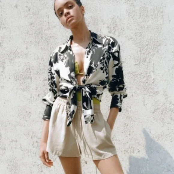 Zara Floral Print Button Down Silk Shirt in Ecru / Black Size M - Picture 16 of 16